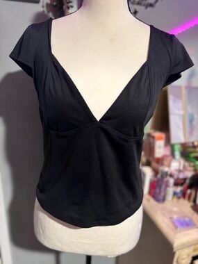 Sincerely Jules Black V-Neck Cap Sleeve Crop Top